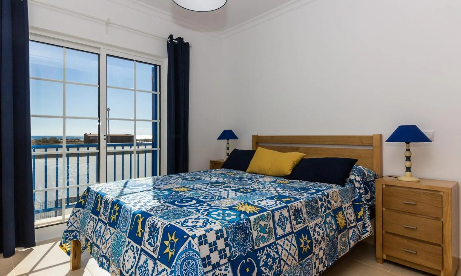Holiday home Blue Villa By Algarvemanta Manta Rota