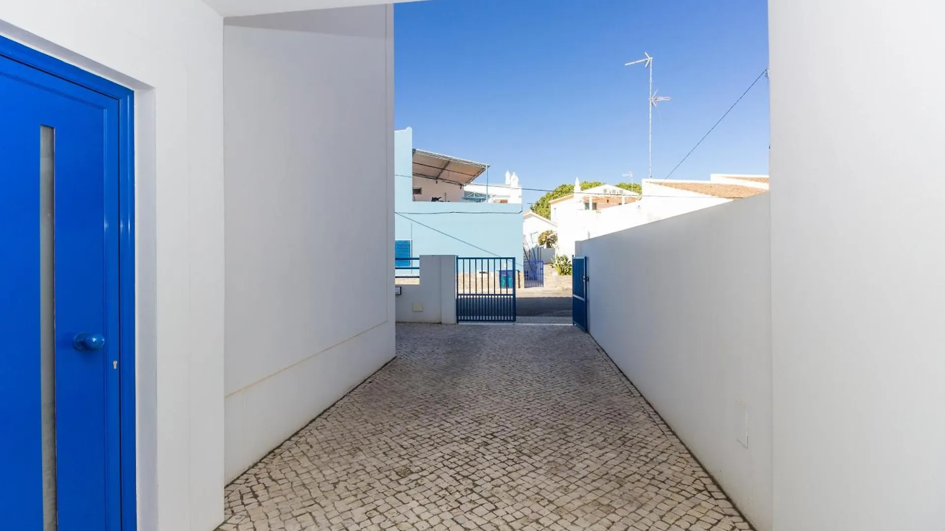 Holiday home Blue Villa By Algarvemanta Manta Rota